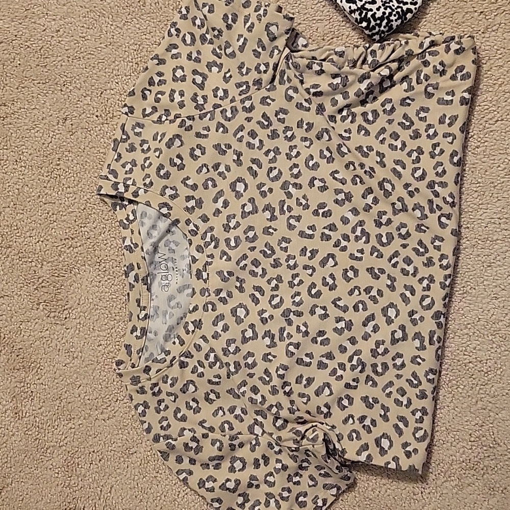Maternity tops small - Picture 3 of 3